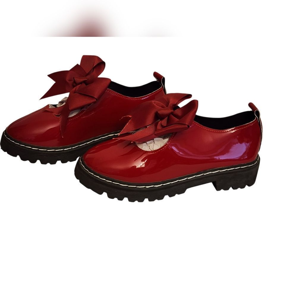 Kids Red Patent Leather Shoes With Bow Accent - Size 36 (5.5 US) - Picture 3 of 6